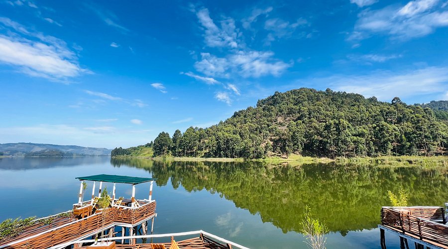 Lake Bunyonyi Uganda green landscape
